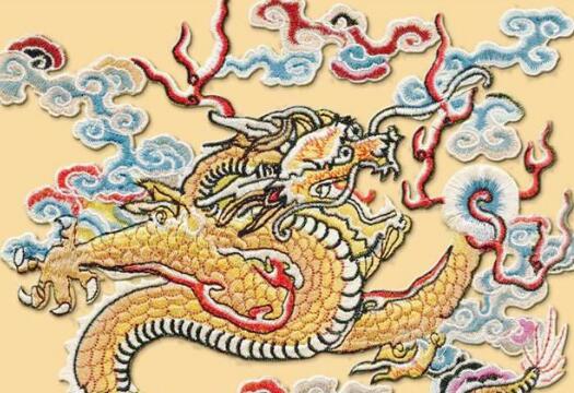 騰雲駕霧龍紋刺繡圖案