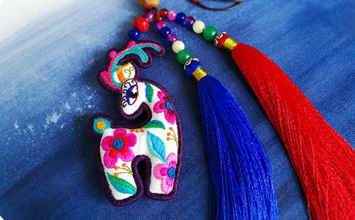 麗繡坊帶您撬動刺繡鑰匙挂件大(dà)市場