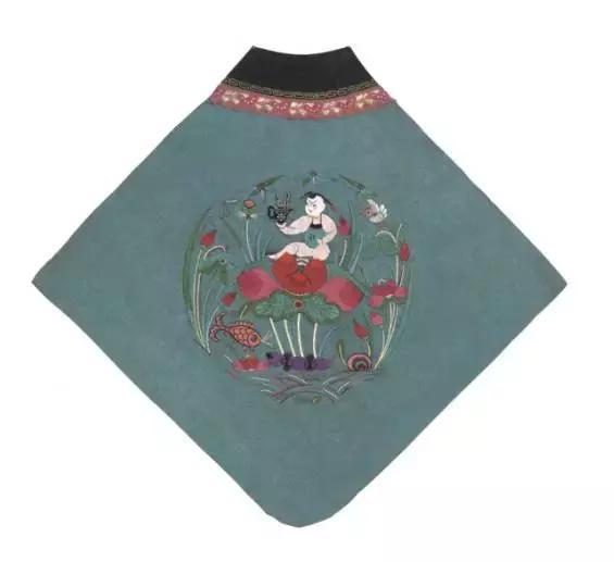 中國(guó)古代女子(zǐ)的(de)内衣中傳承的(de)湘繡文化