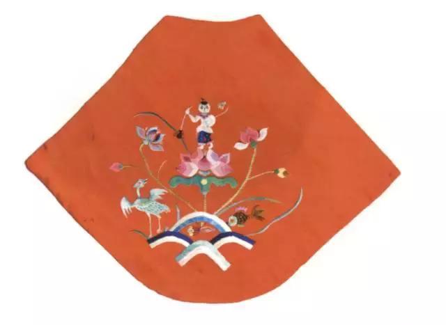 中國(guó)古代女子(zǐ)的(de)内衣中傳承的(de)湘繡文化