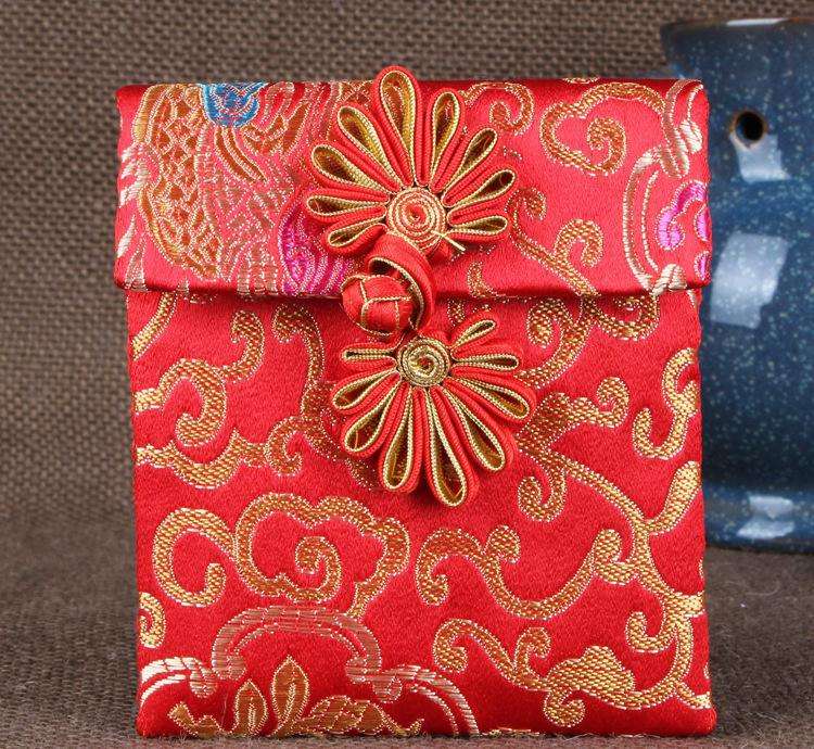 中國(guó)風錦緞刺繡包袋欣賞
