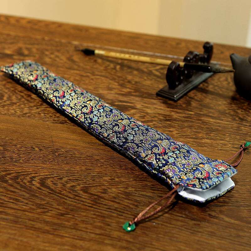 中國(guó)風錦緞刺繡包袋欣賞