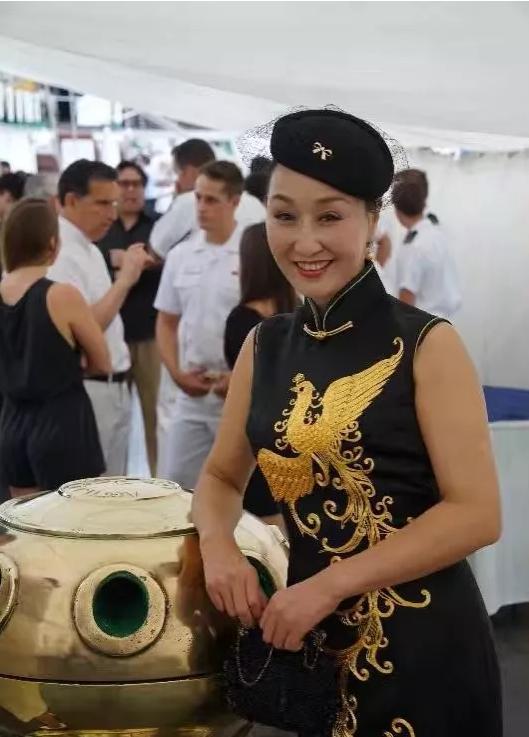 優雅真絲手繡旗袍盡顯精緻女人(rén)味兒！