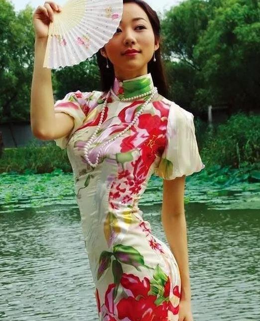 哪位是(shì)穿刺繡好看的(de)女星呢