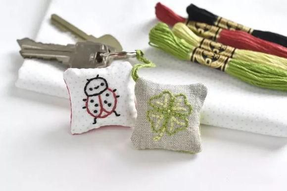 自己來(lái)做好看刺繡鑰匙扣