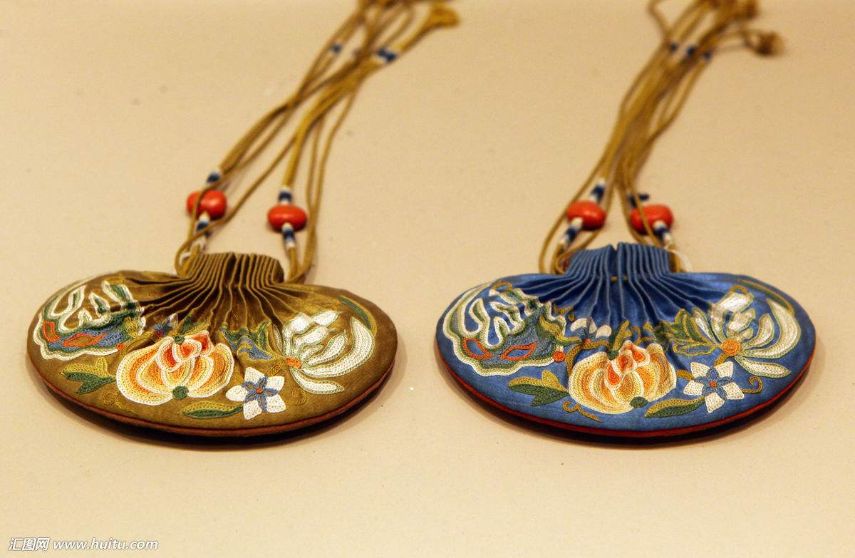 中國(guó)荷包蝴蝶結刺繡加工