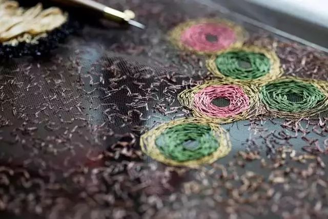 什麽是(shì)高級刺繡定制？