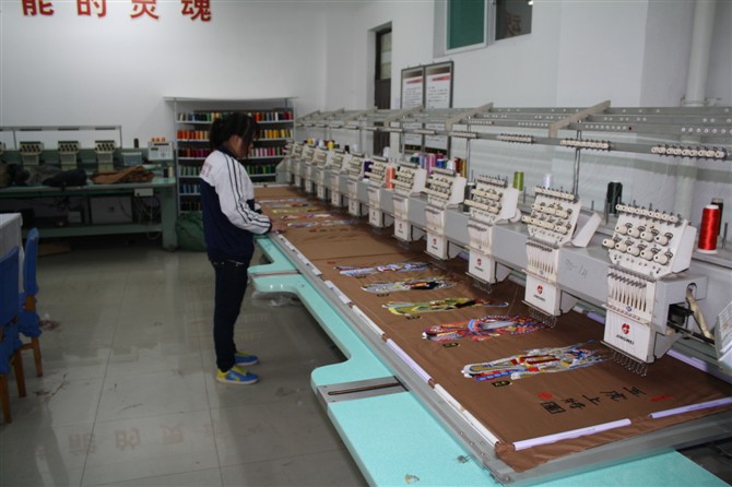 麗繡坊以(yǐ)針爲(wéi / wèi)筆以(yǐ)線作墨傳承刺繡工藝品
