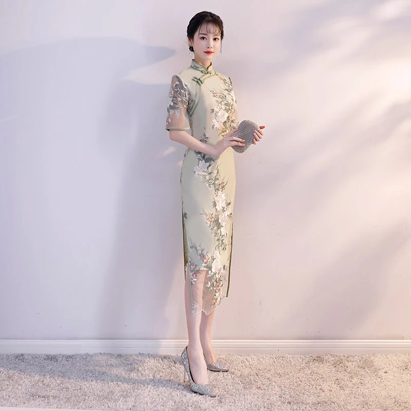 繡花旗袍裙，方寸之(zhī)間心盡顯女人(rén)之(zhī)美