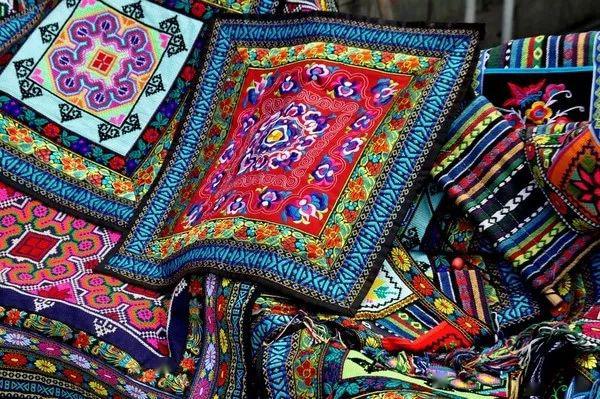 中國(guó)手工刺繡，永不(bù)過時(shí)的(de)美