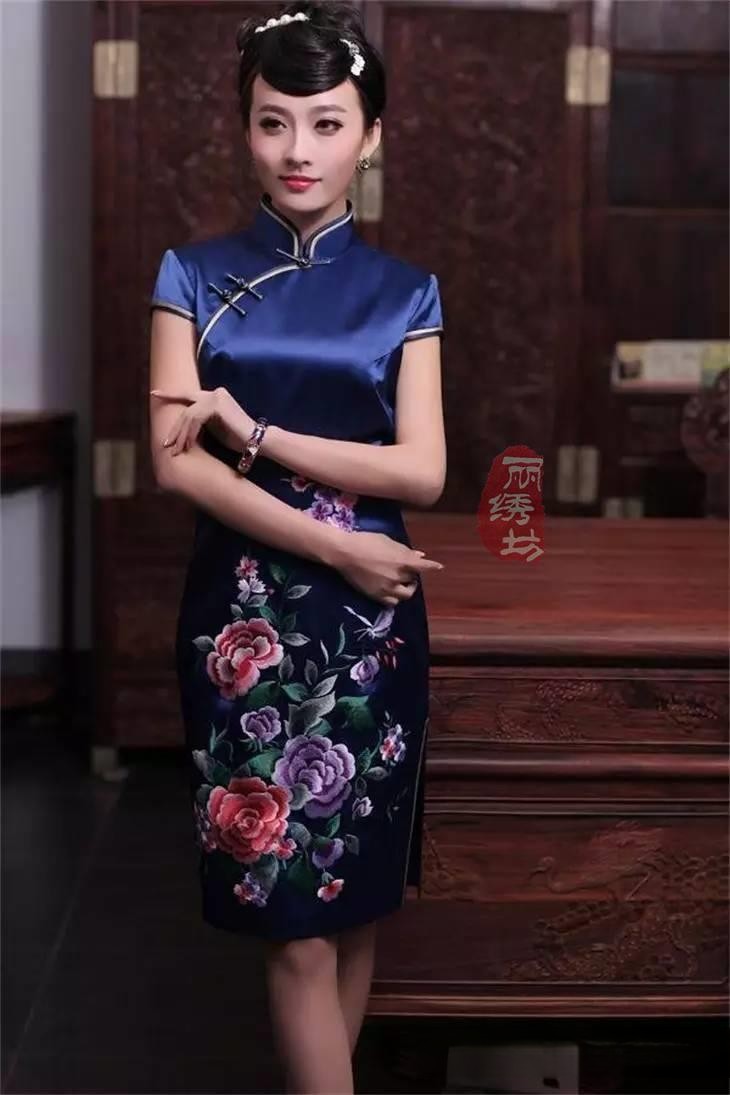 東方女人(rén)獨懂的(de)旗袍繡花之(zhī)美
