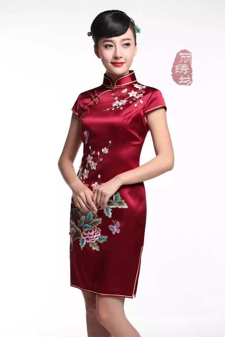 東方女人(rén)獨懂的(de)旗袍繡花之(zhī)美