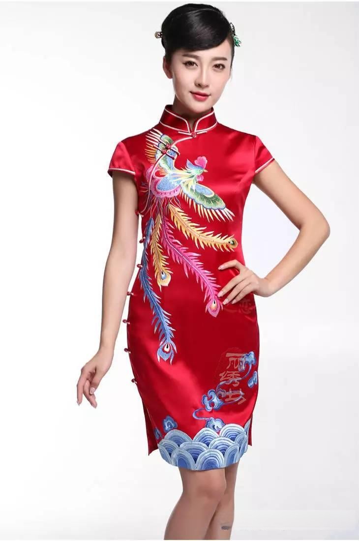 東方女人(rén)獨懂的(de)旗袍繡花之(zhī)美