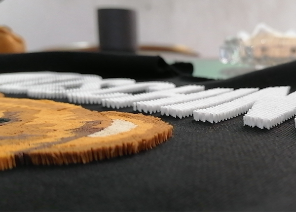 不(bù)同材質的(de)針織衫上(shàng)刺繡的(de)注意事項
